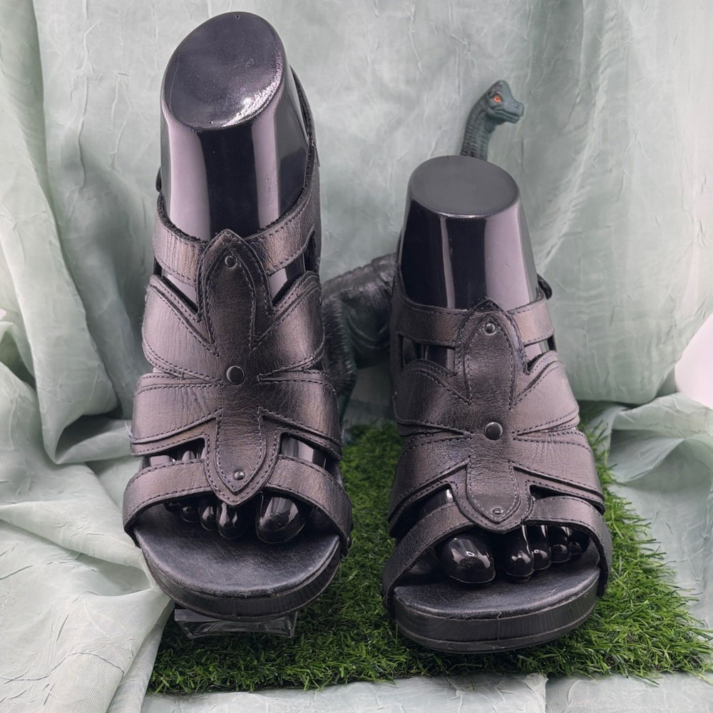 Dansko Nina Slingback Sandals Black Graphite Leather Floral Cutout Design| 38